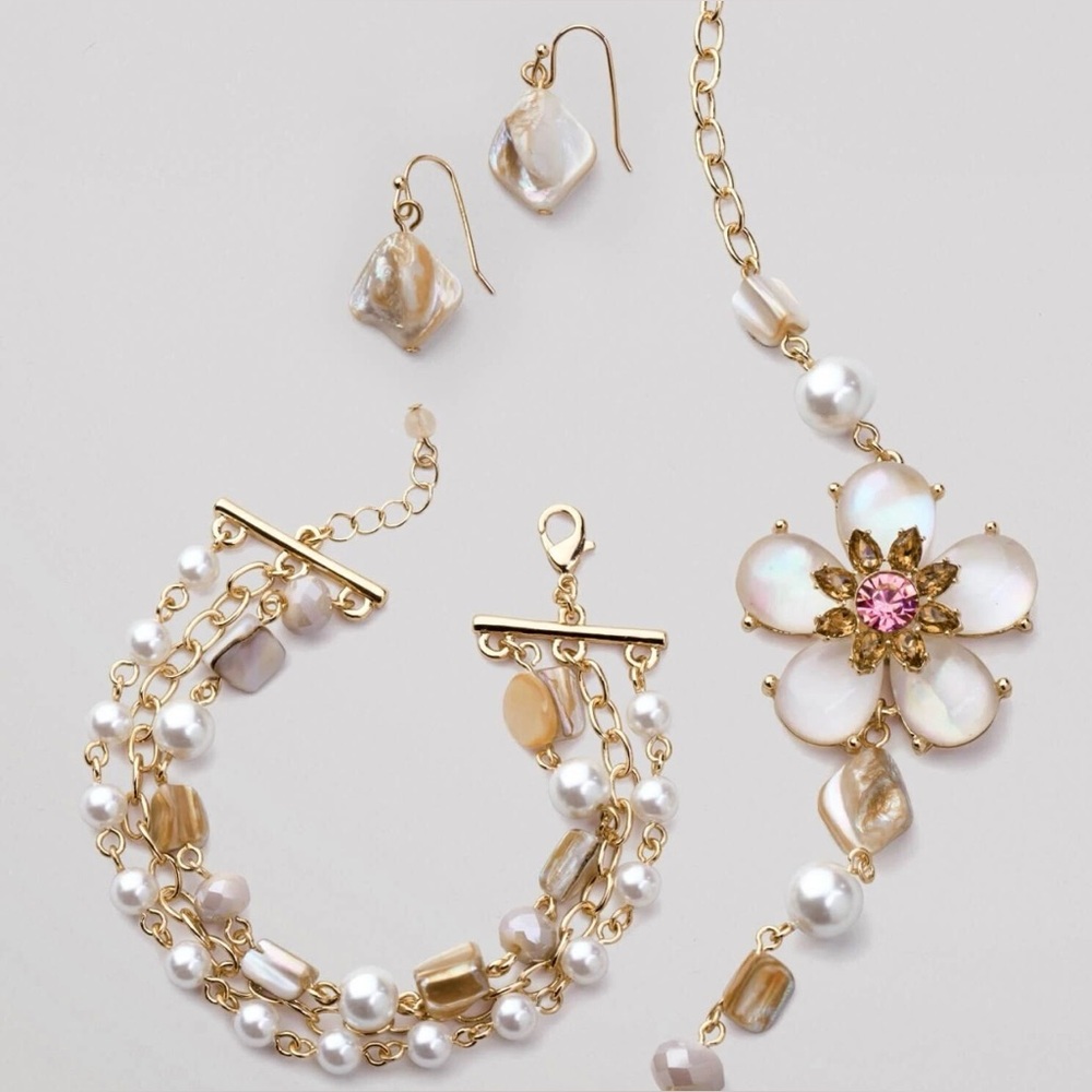 Studio 1886 NIB Mother Of Pearl Blossom 3 Pc Set Necklace Earrings Bracelet